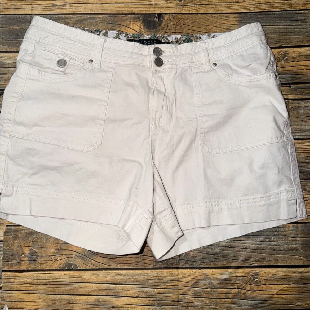 one‎ 5 one Women's Light Cargo Shorts